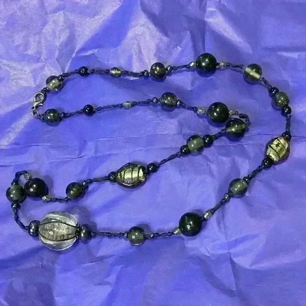 Glass bead necklace - Picture 1 of 3